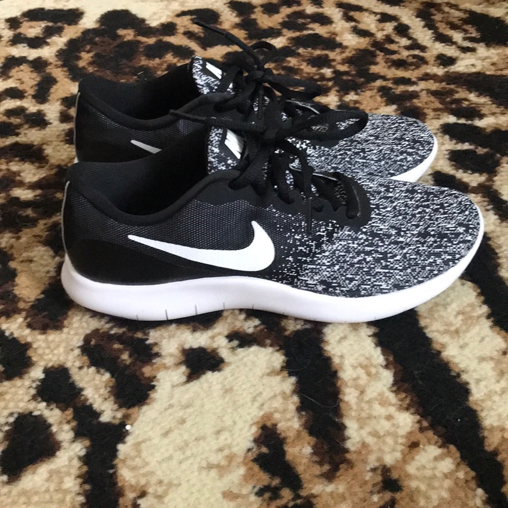 Nike free run tennis shoes